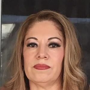 Meet your Posher, Efigenia